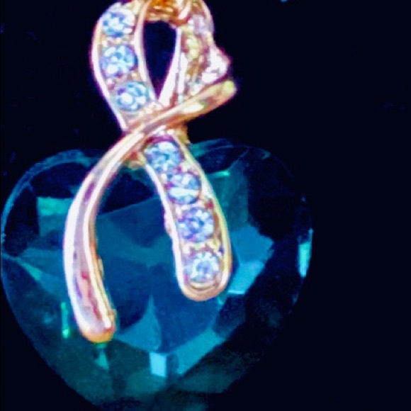 💕Gorgeous Emerald Green Crystal Heart NecklaceSet - Picture 6 of 6